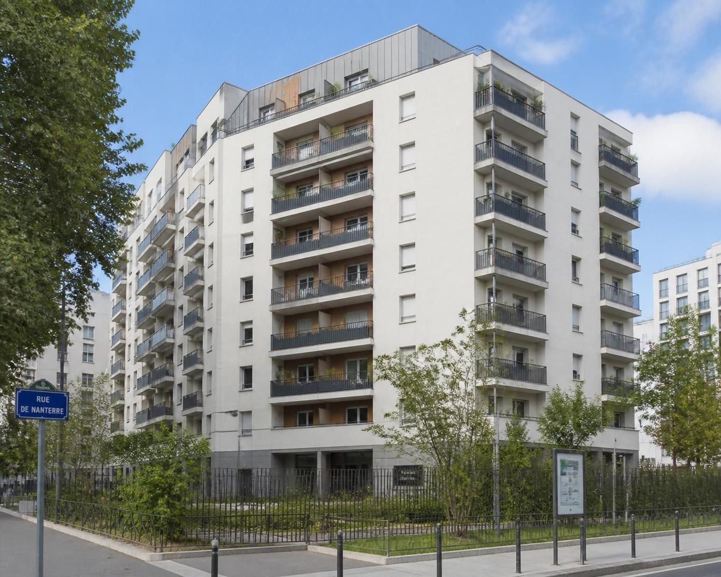 découvrez toutes les démarches et conseils essentiels pour réussir votre demande de logement social à paris. facilitez vos démarches et augmentez vos chances d'obtenir un logement adapté.